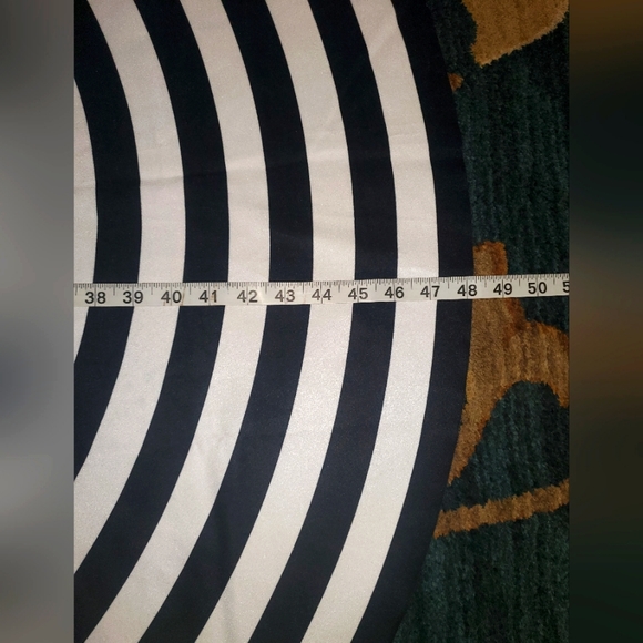 48 inch Christmas tree 🎄 skirt - Picture 6 of 9